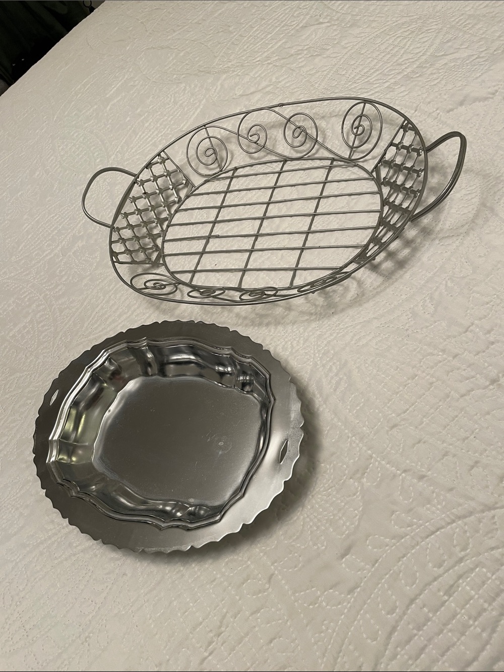 Set of 2 Metal Trays